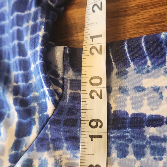 Tamera, Women's Top,  Excellent condition,  Size Large,  Blue, white - Picture 5 of 9